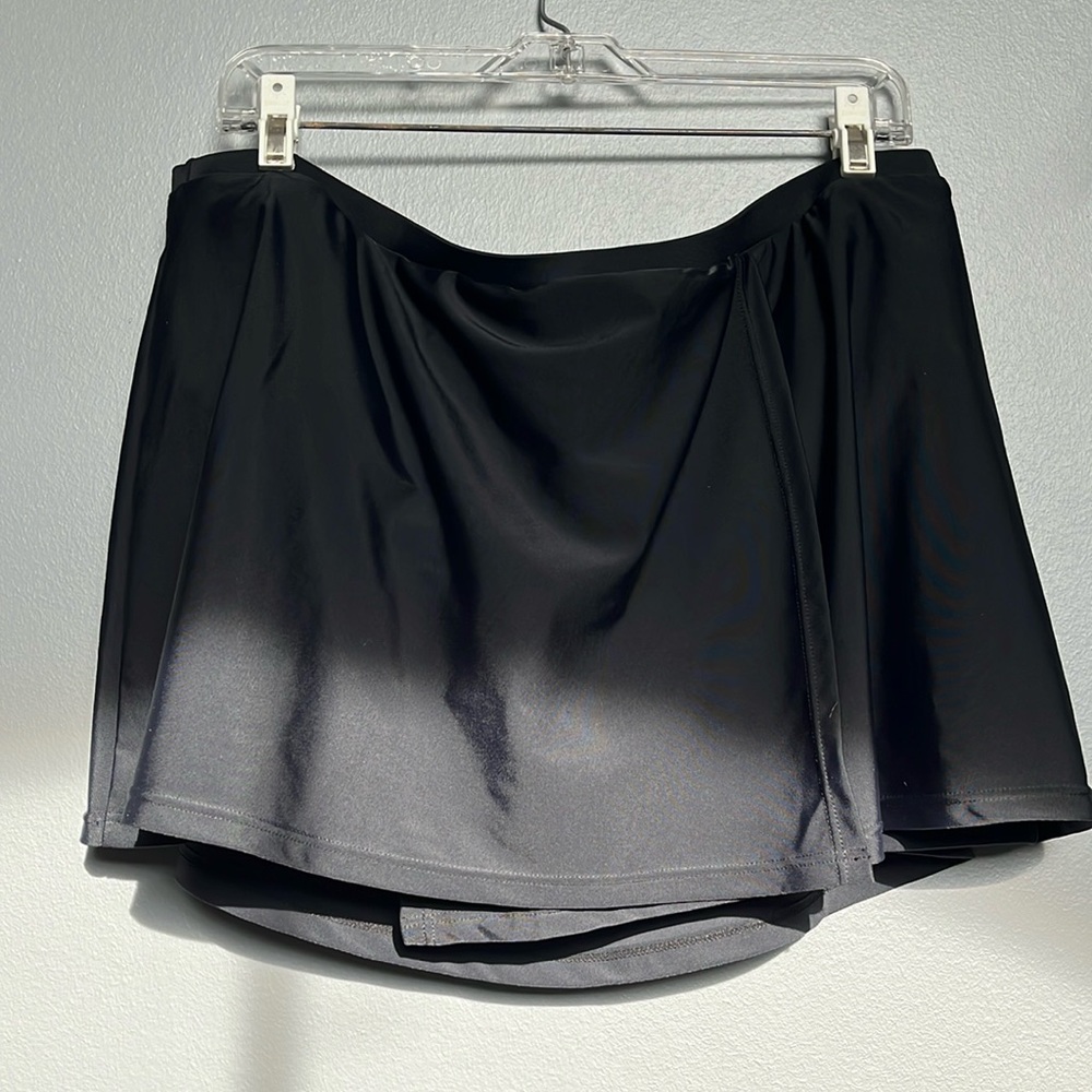 Black swim skirt with panty